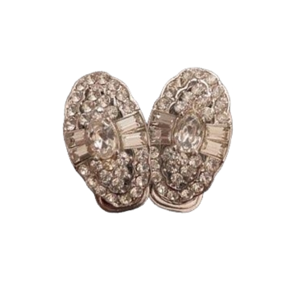 Jewelry - Vintage clip earrings!